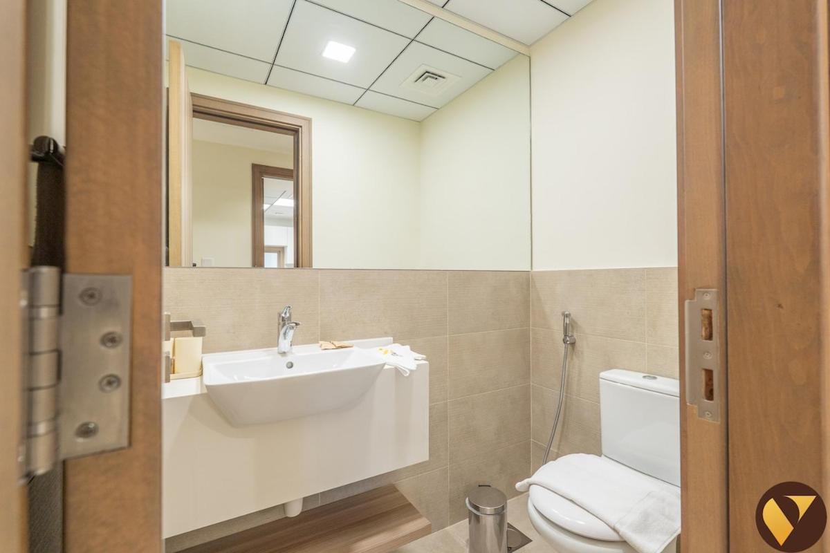 Vogue Brand-new, Canal View From The Bedroom And Huge Balcony, Business Bay Apartment Dubai