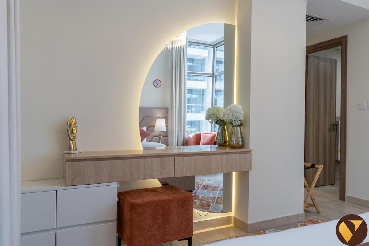 Apartment Vogue Brand-new, Canal View From The Bedroom And Huge Balcony, Business Bay